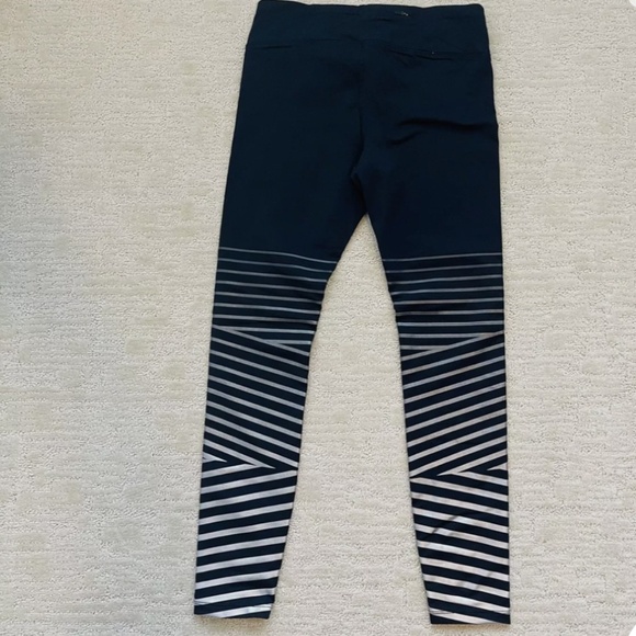 Brand New Women's NIKE Power Epic Lux Metallic Striped Dri-fit Stretch Leggings - Picture 5 of 16